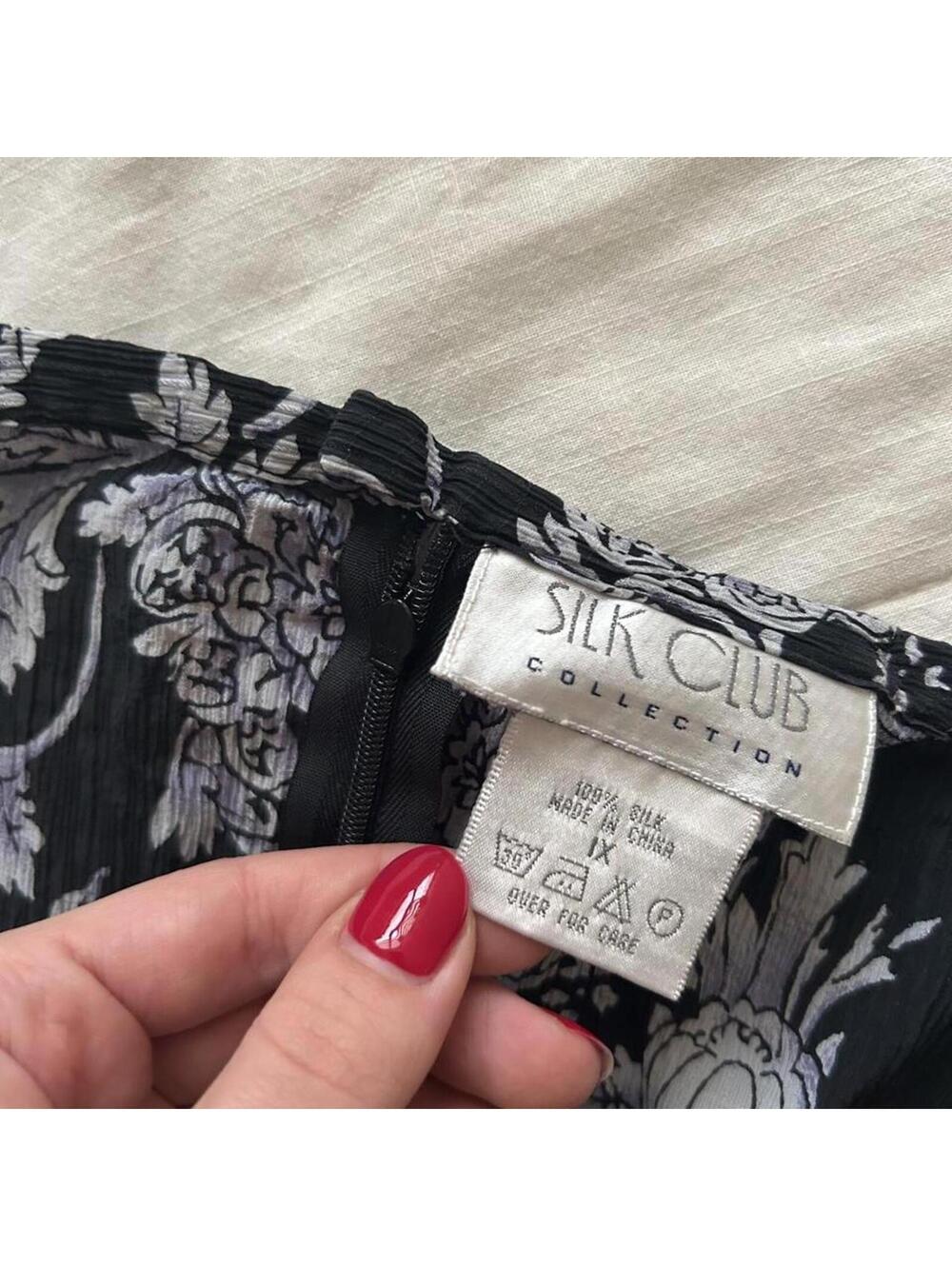 Black & purple floral textured silk midi skirt with zipper closure - Picture 2 of 7